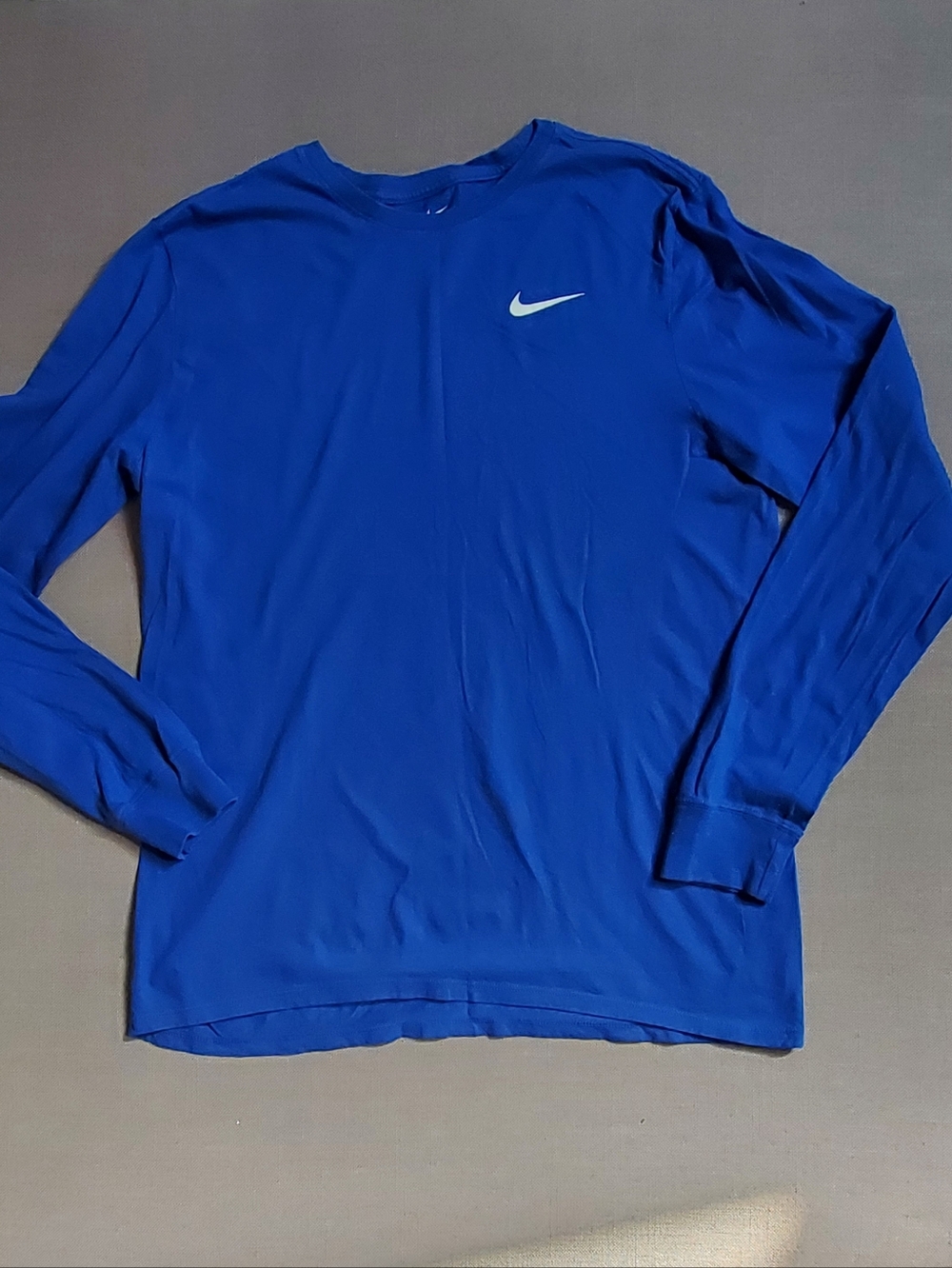 The Nike Tee Shirt Mens Large Dri-Fit Royal Blue Graphic Long Sleeve T-Shirt